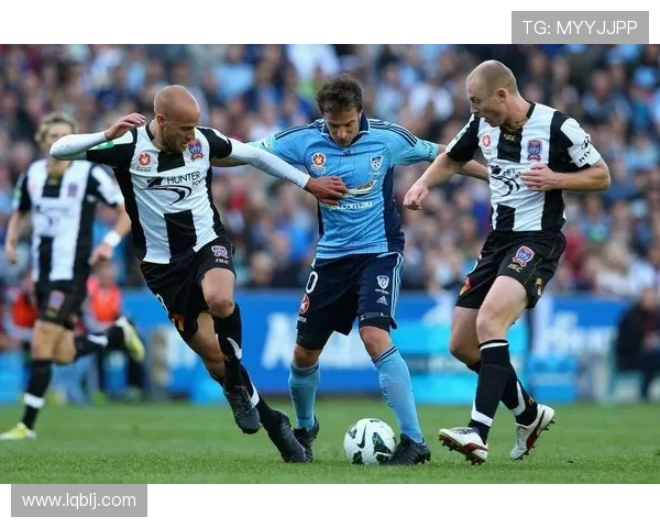 墨尔本城与新城堡联队的激烈对决揭示足球魅力与团队精神